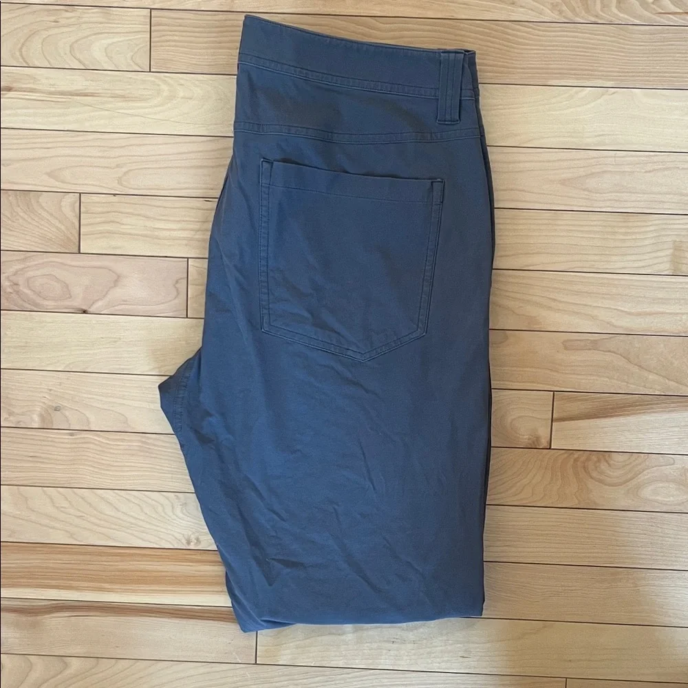 Arc'teryx Men's Charcoal Gray Pants - Picture 3 of 3